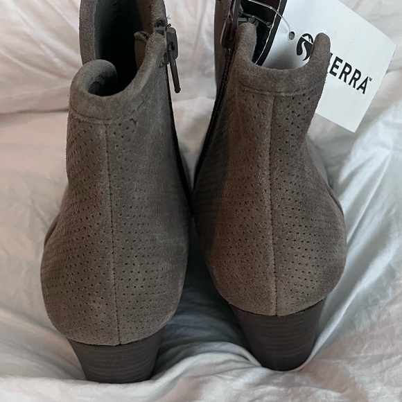 NWT Women’s Rockport Wedge Bootie Suede Leather in Gray size 7 - Picture 5 of 10